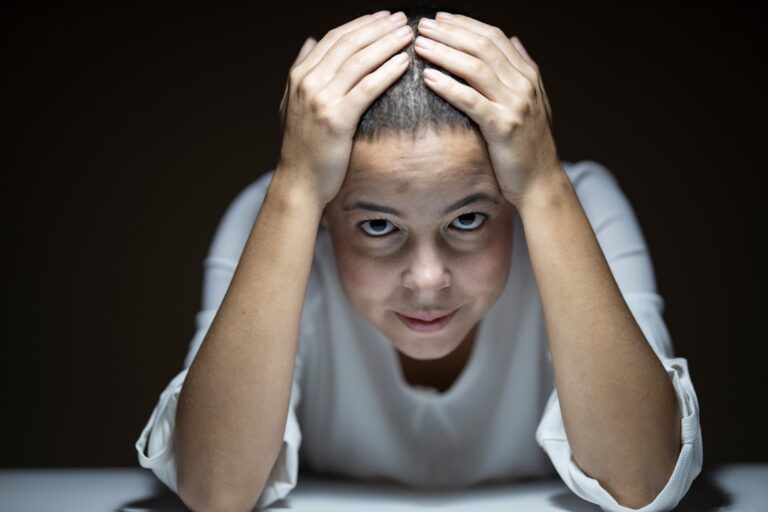 Kiedy agresja u nastolatka staje się sygnałem do wizyty u psychiatry? - okładka